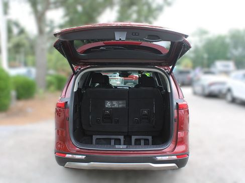 Used 2023 Kia Carnival SX Prestige FWD image 12