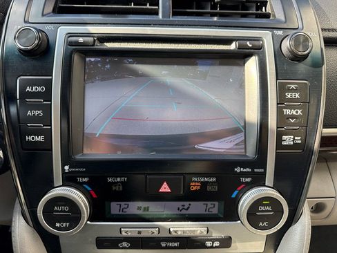 Used 2014 Toyota Camry XLE image 14