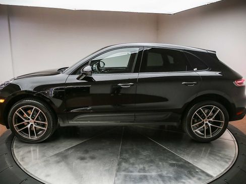 Certified 2026 Porsche Macan AWD/4WD image 2