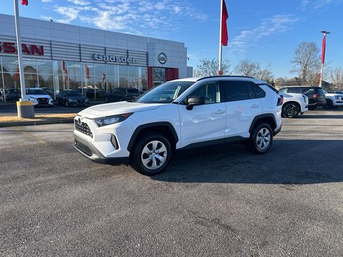 Used 2021 Toyota RAV4 LE image 7