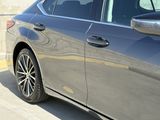Used 2022 Lexus ES 350 w/ Premium Package image 5