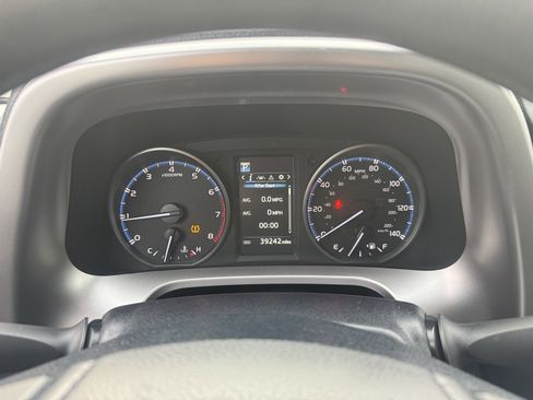 Used 2017 Toyota RAV4 LE w/ Carpet Mat Package image 25