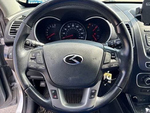 Used 2014 Kia Sorento LX FWD image 14