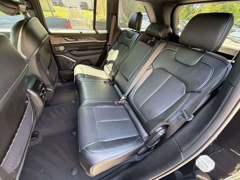 Used 2023 Jeep Grand Cherokee Overland w/ Luxury Tech Group IV AWD/4WD image 13