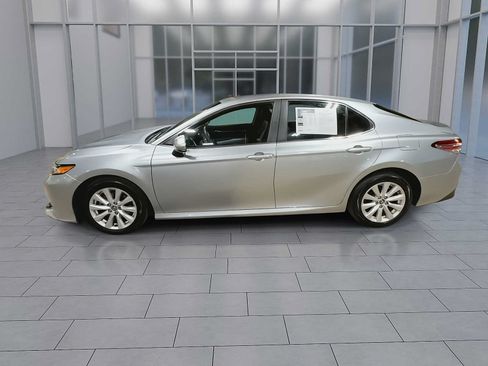 Used 2018 Toyota Camry LE FWD image 5