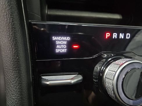 Used 2024 Jeep Grand Cherokee Limited w/ Black Appearance Package image 25