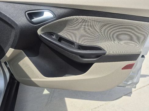 Used 2013 Ford Focus SE FWD image 15