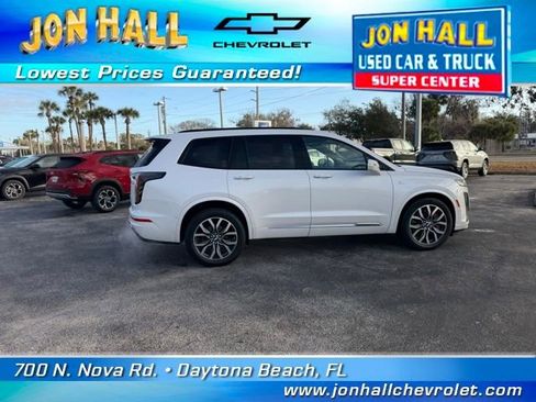 Used 2023 Cadillac XT6 Sport w/ Technology Package image 13