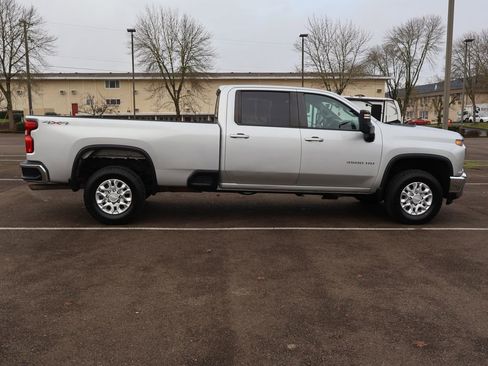 Used 2020 Chevrolet Silverado 3500 LT image 9