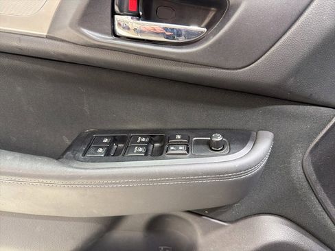 Used 2018 Subaru Outback 2.5i Premium image 11