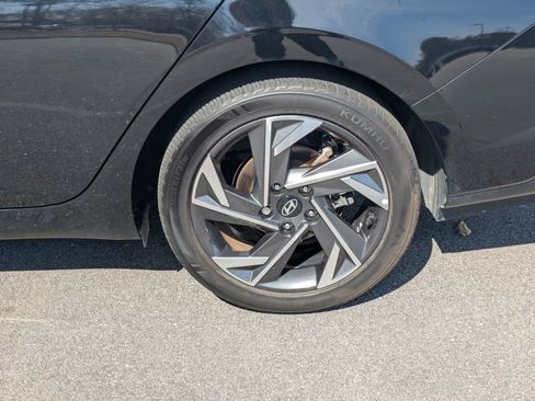 Used 2024 Hyundai Elantra Limited image 8