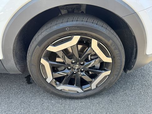 Used 2023 Kia Telluride EX w/ EX Captain's Chair Package AWD/4WD image 23