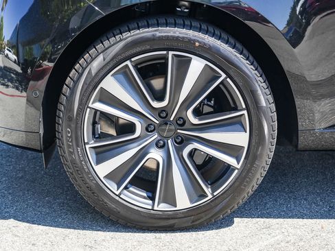 New 2026 Land Rover Range Rover Long Wheelbase SE AWD/4WD image 9