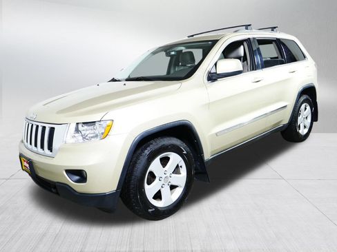 Used 2011 Jeep Grand Cherokee Laredo AWD/4WD image 3