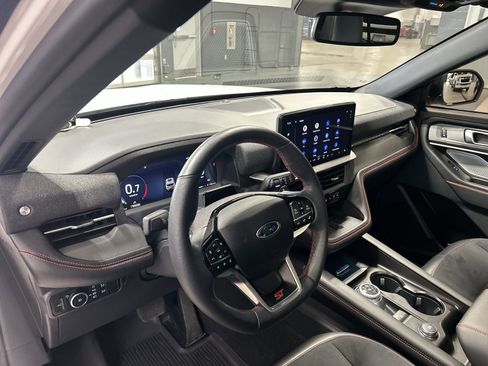 Used 2025 Ford Explorer ST image 28