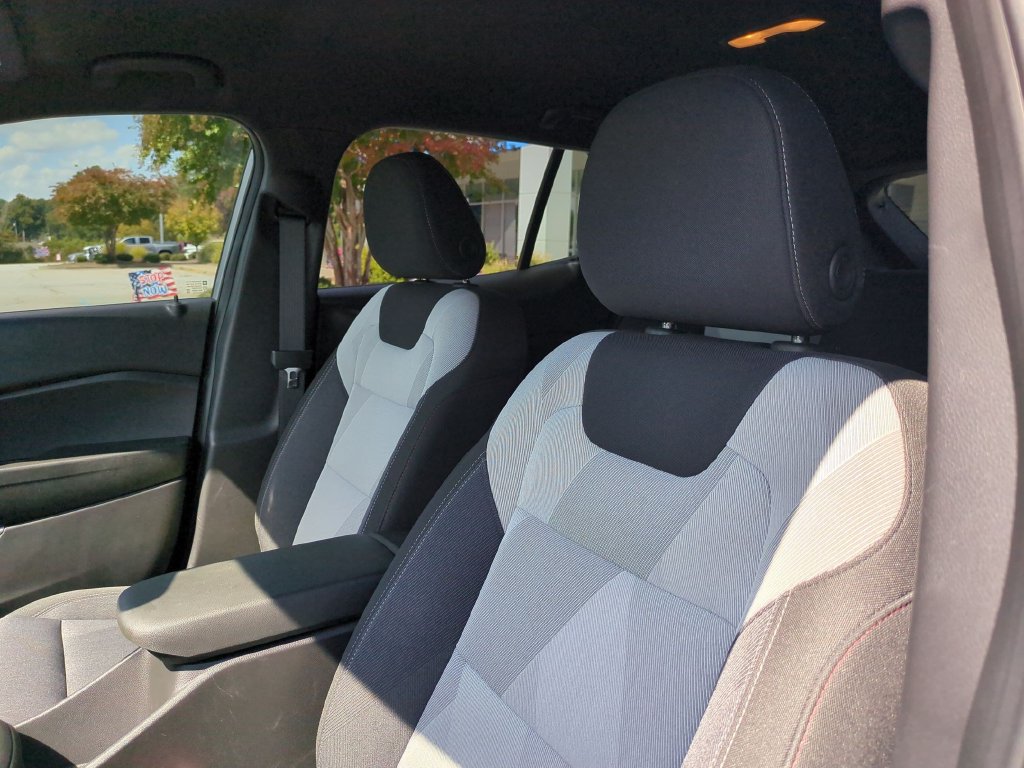 Used 2025 Chevrolet Trax RS w/ Driver Confidence Package FWD image 13