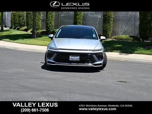 Used 2024 Hyundai Sonata Limited FWD image 2