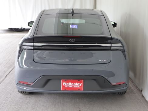Used 2026 Toyota Prius Plug-In Hybrid FWD image 25