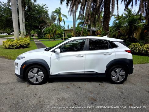 Used 2021 Hyundai Kona Ultimate FWD image 10