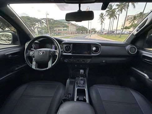 Used 2016 Toyota Tacoma TRD Off-Road image 10