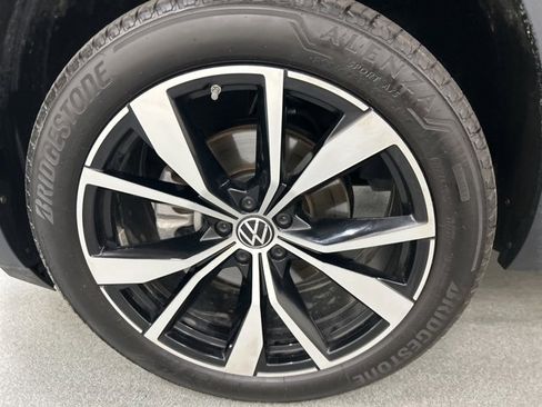 Used 2025 Volkswagen Atlas Cross Sport SEL Premium R-Line image 30