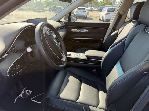 Used 2025 Genesis GV70 2.5T AWD/4WD image 5