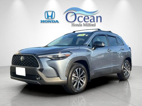 Used 2025 Toyota Corolla Cross XLE AWD/4WD image 7
