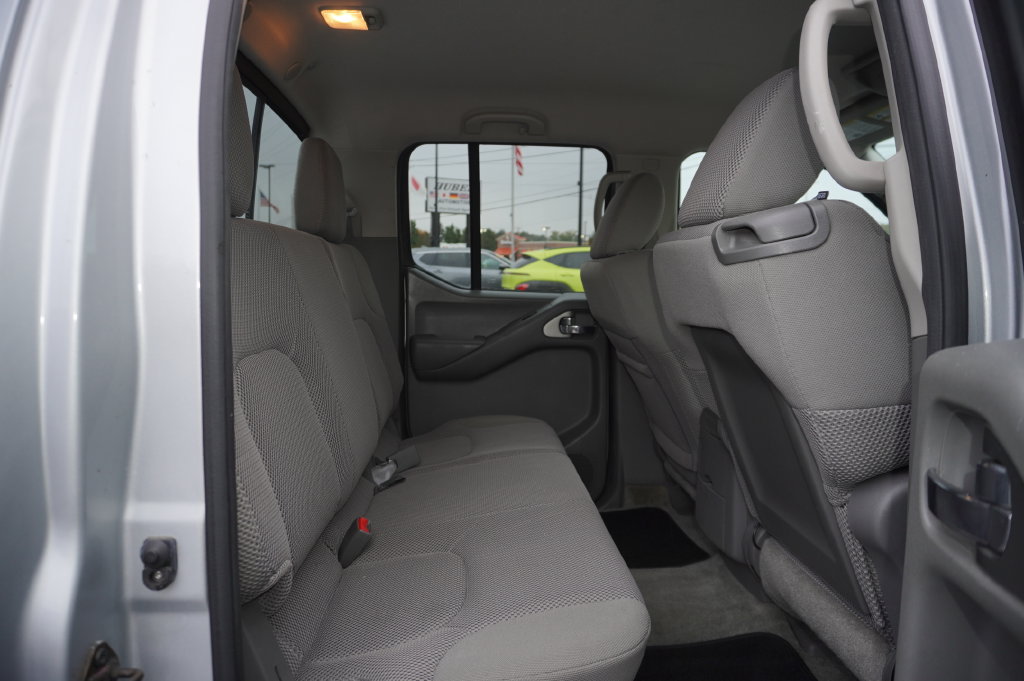 Used 2014 Nissan Frontier SV w/ SV Value Truck Package AWD/4WD image 26