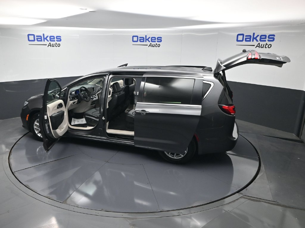Used 2023 Chrysler Pacifica Touring-L FWD image 58