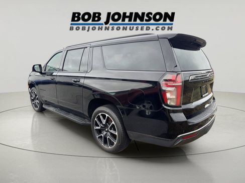 Used 2022 Chevrolet Suburban RST w/ Luxury Package AWD/4WD image 3