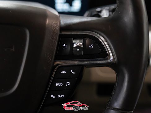 Used 2018 Lincoln Navigator Select w/ Technology Package image 27