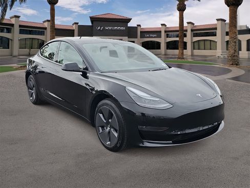 Used 2023 Tesla Model 3 Standard Range image 2