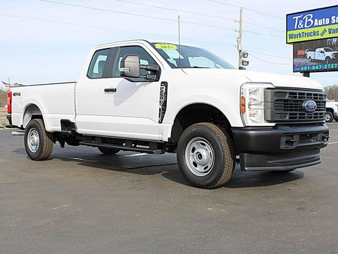 Used 2025 Ford F250 XLT image 2
