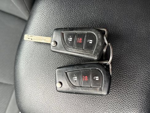 Used 2021 Toyota RAV4 LE AWD/4WD image 29