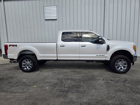 Used 2017 Ford F350 Lariat w/ Lariat Ultimate Package image 9