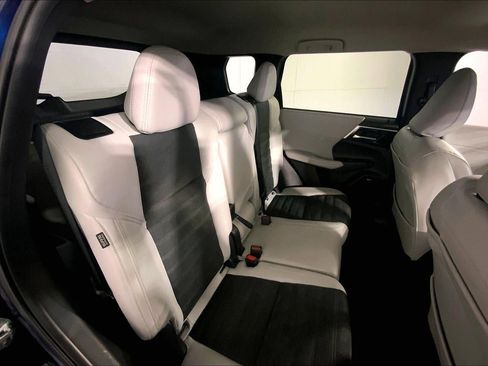 Used 2025 Mitsubishi Outlander SE image 23