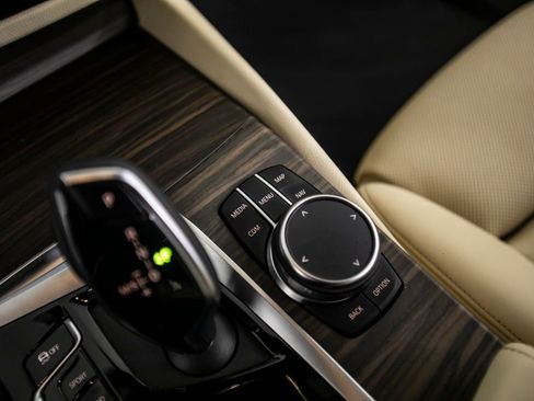 Used 2023 BMW 530e w/ Premium Package image 29