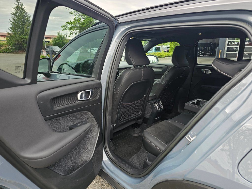 Used 2023 Volvo XC40 Recharge Ultimate AWD/4WD image 12