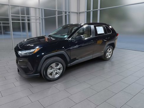Certified 2024 Toyota RAV4 LE AWD/4WD image 4