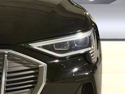 Used 2022 Audi e-tron Premium image 10