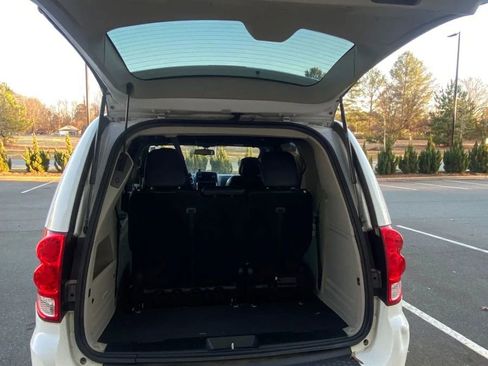 Used 2017 Dodge Grand Caravan SXT image 10