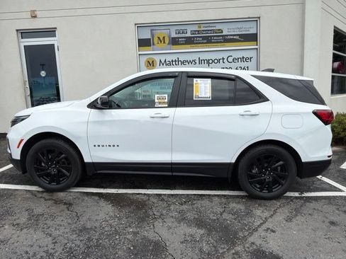 Used 2024 Chevrolet Equinox LS w/ LS Convenience Package AWD/4WD image 2