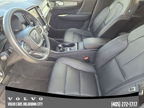 Certified 2025 Volvo XC40 B5 Core image 12
