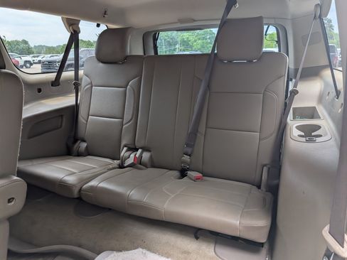 Used 2018 Chevrolet Suburban LT w/ LT Signature Package RWD image 19