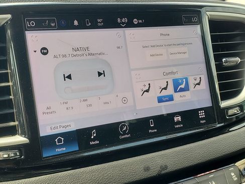 Used 2024 Chrysler Pacifica Touring-L FWD image 17