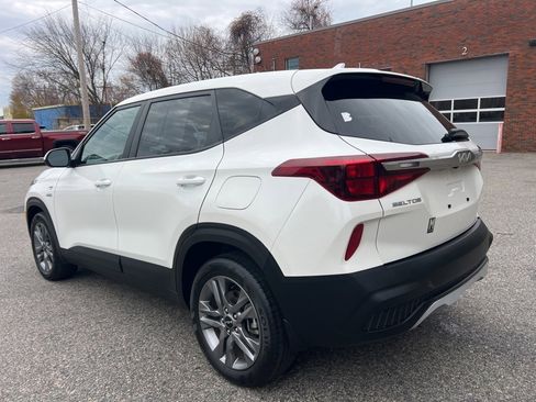 Used 2023 Kia Seltos LX image 3