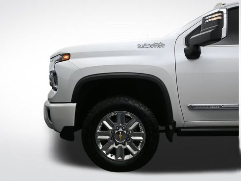 Used 2025 Chevrolet Silverado 2500 High Country w/ High Country Premium Package image 10