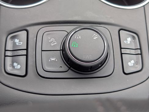 Used 2024 GMC Terrain SLT image 20