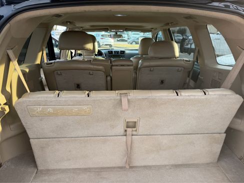 Used 2010 Toyota Highlander SE image 10