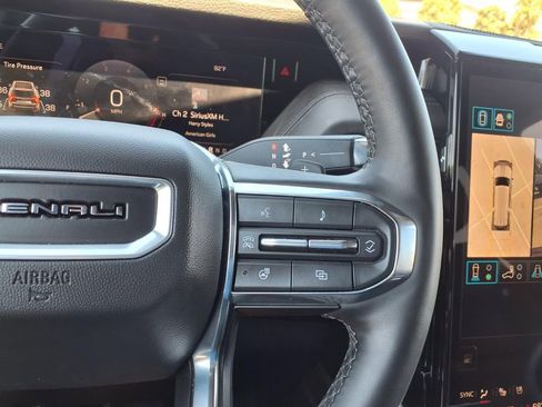 Used 2025 GMC Yukon XL Denali image 35